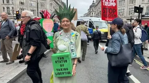 Numerous Demonstrators Gather in Downtown London to Challenge Donald Trump's Return Diplomatic Journey